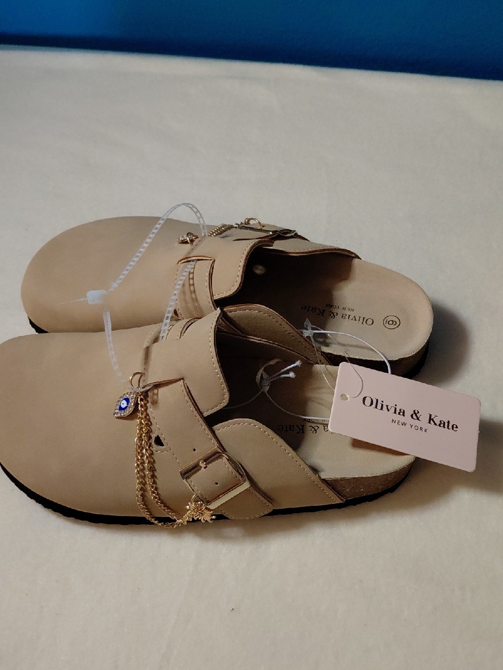 NWT Olivia & Kate Beige Slip-On Clogs with Gold Chain Charms Size 6